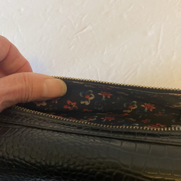 VGUC. Nanette Lenore simulated black alligator print trifold wallet. - Picture 10 of 16